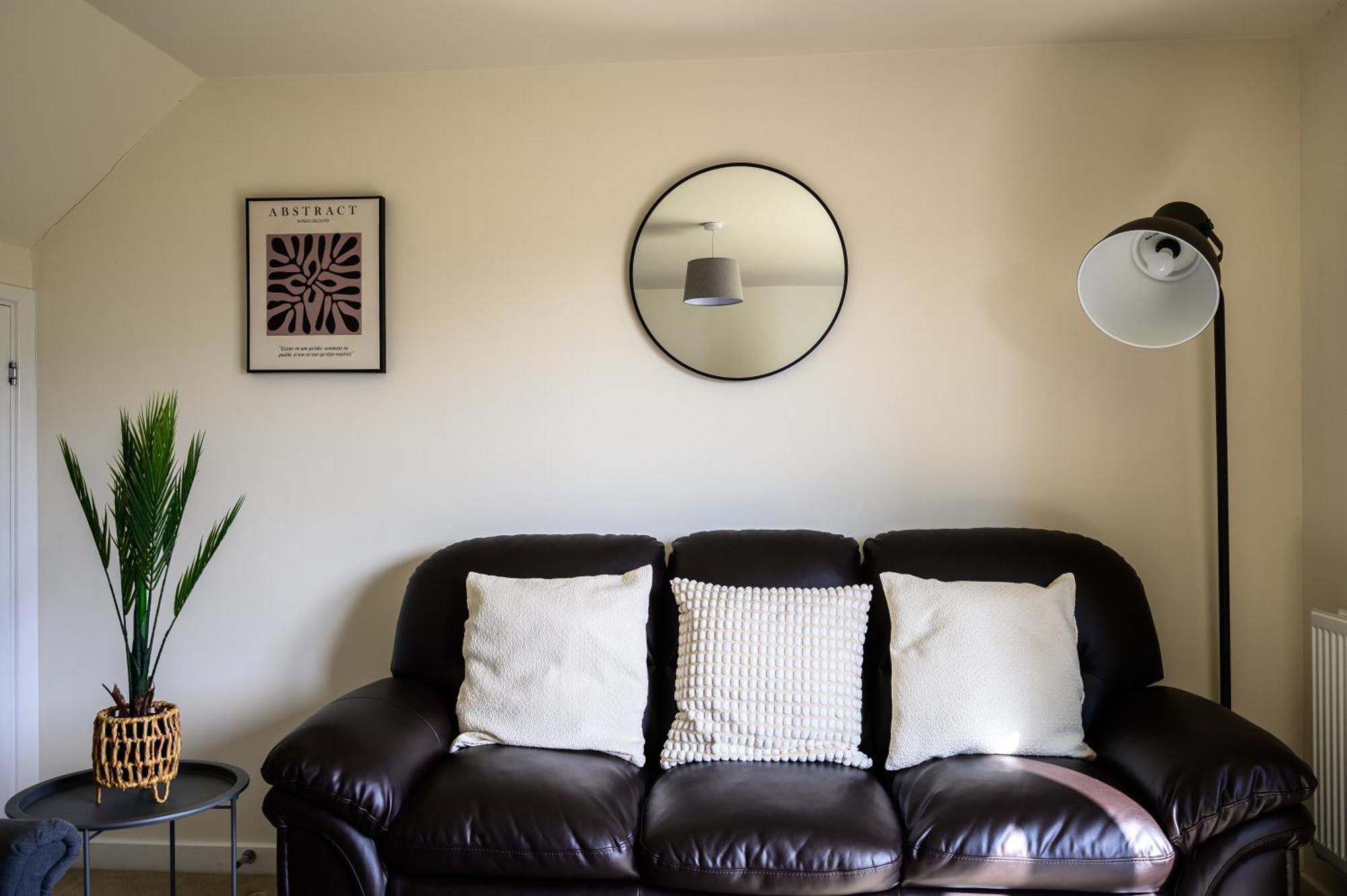 Wykebeck Mount By Our Short Stunning New Build With Plenty Of Free Parking And Fast Wifi Holiday home *
