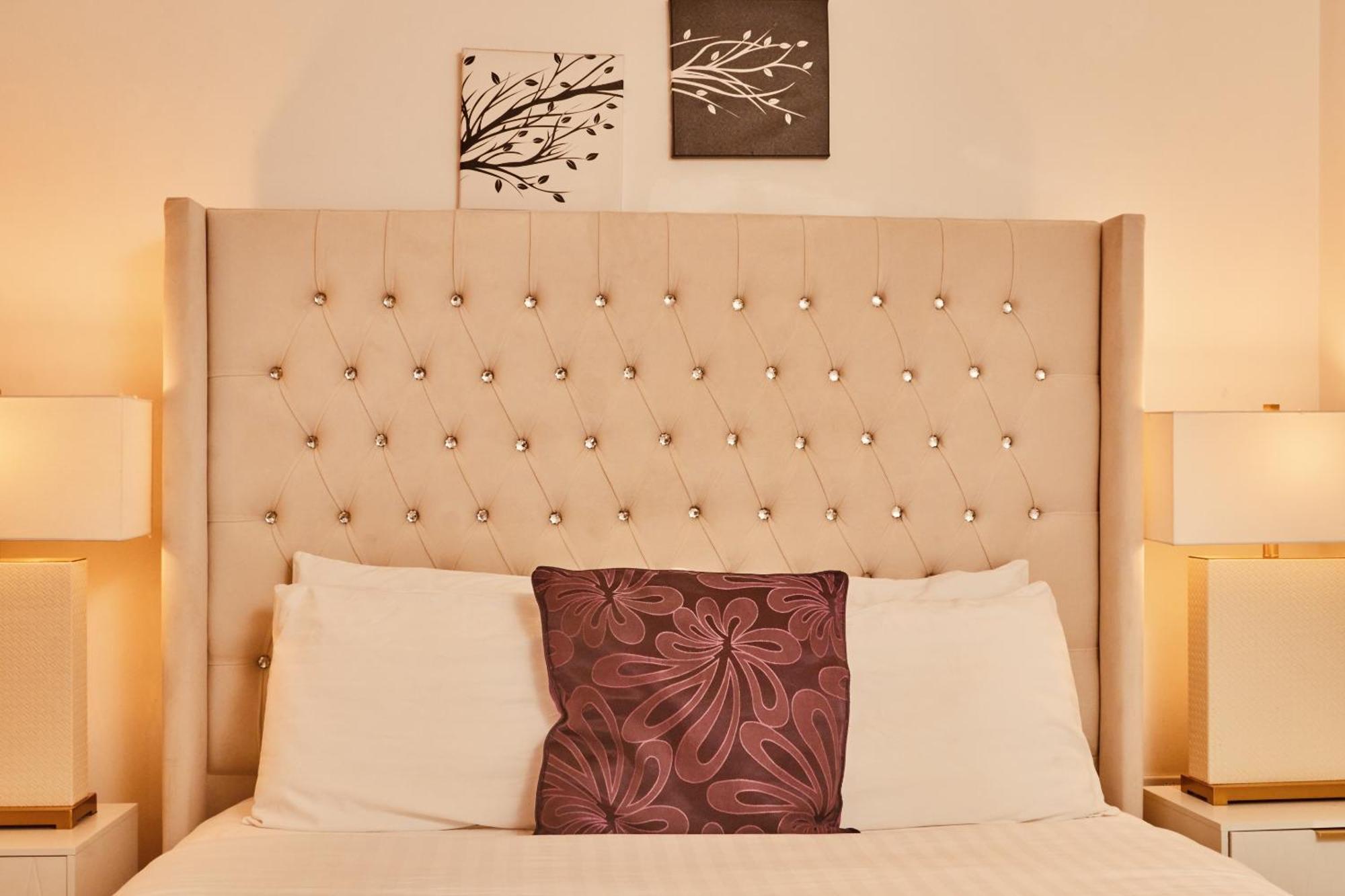 Modern Deluxe Leeds Dock Free Secure Parking Apartment *