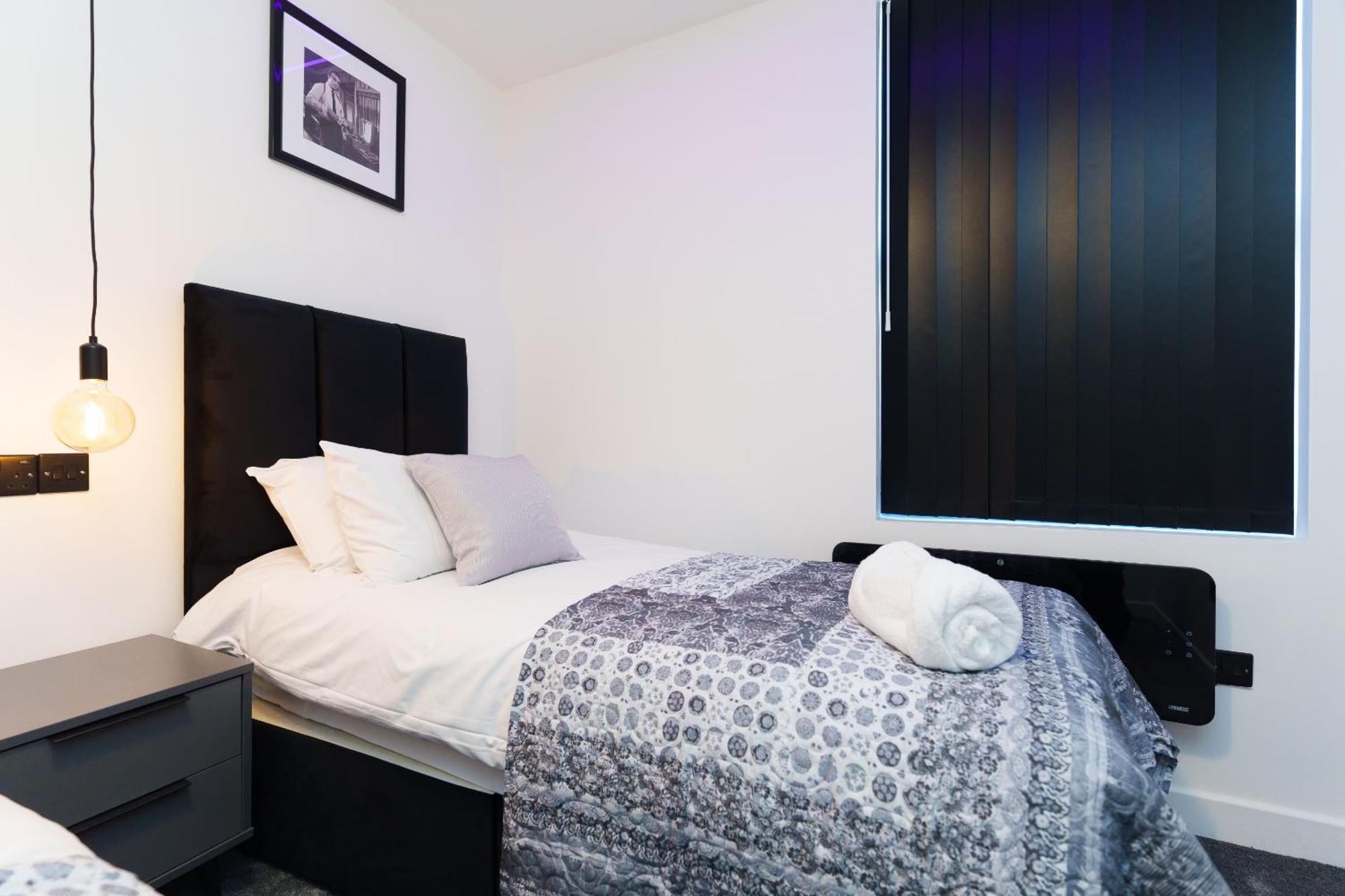 Hamilton Apartment *