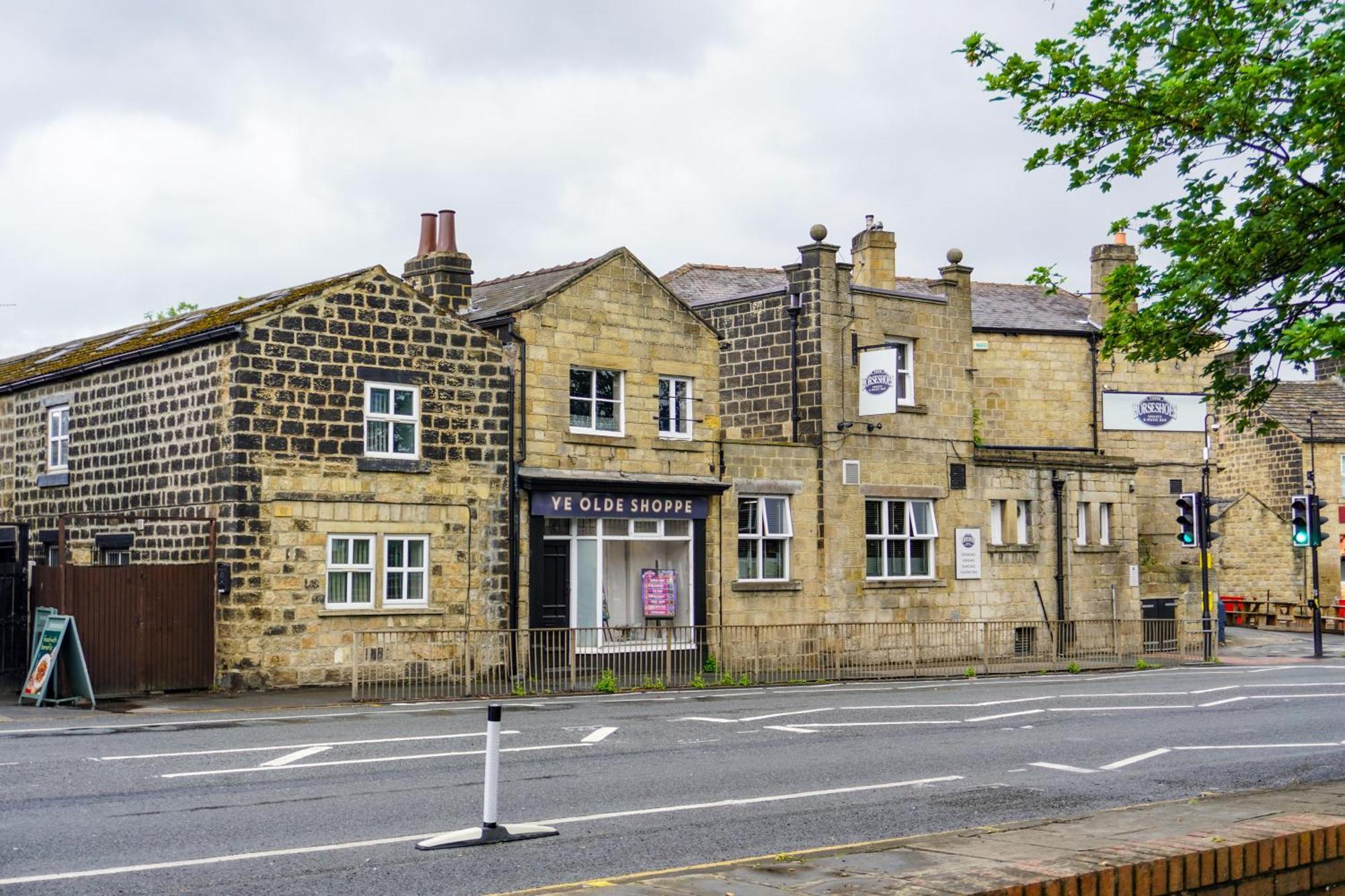 Headingley 2 Bedroom Flat Near Universities Shops& Park