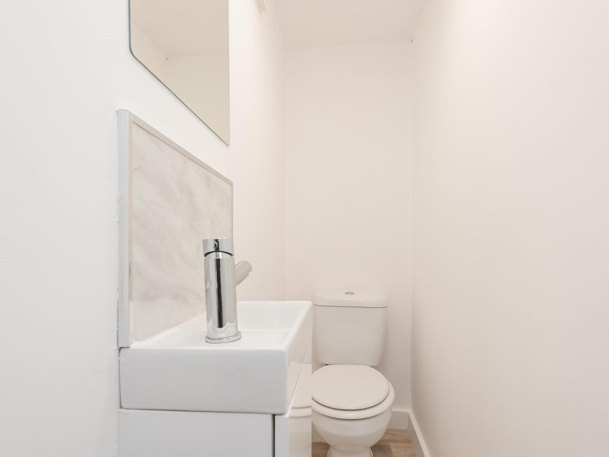 Spacious Retreat Near Centre Pass The Keys Holiday home Leeds (West Yorkshire)