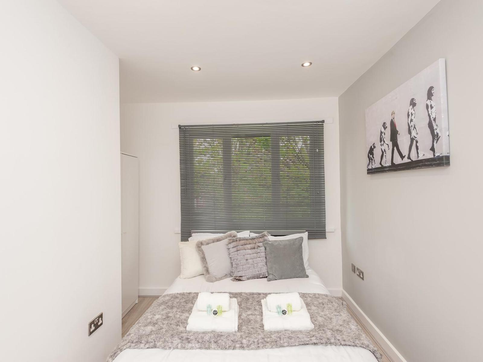 Spacious Retreat Near Centre Pass The Keys Leeds (West Yorkshire)