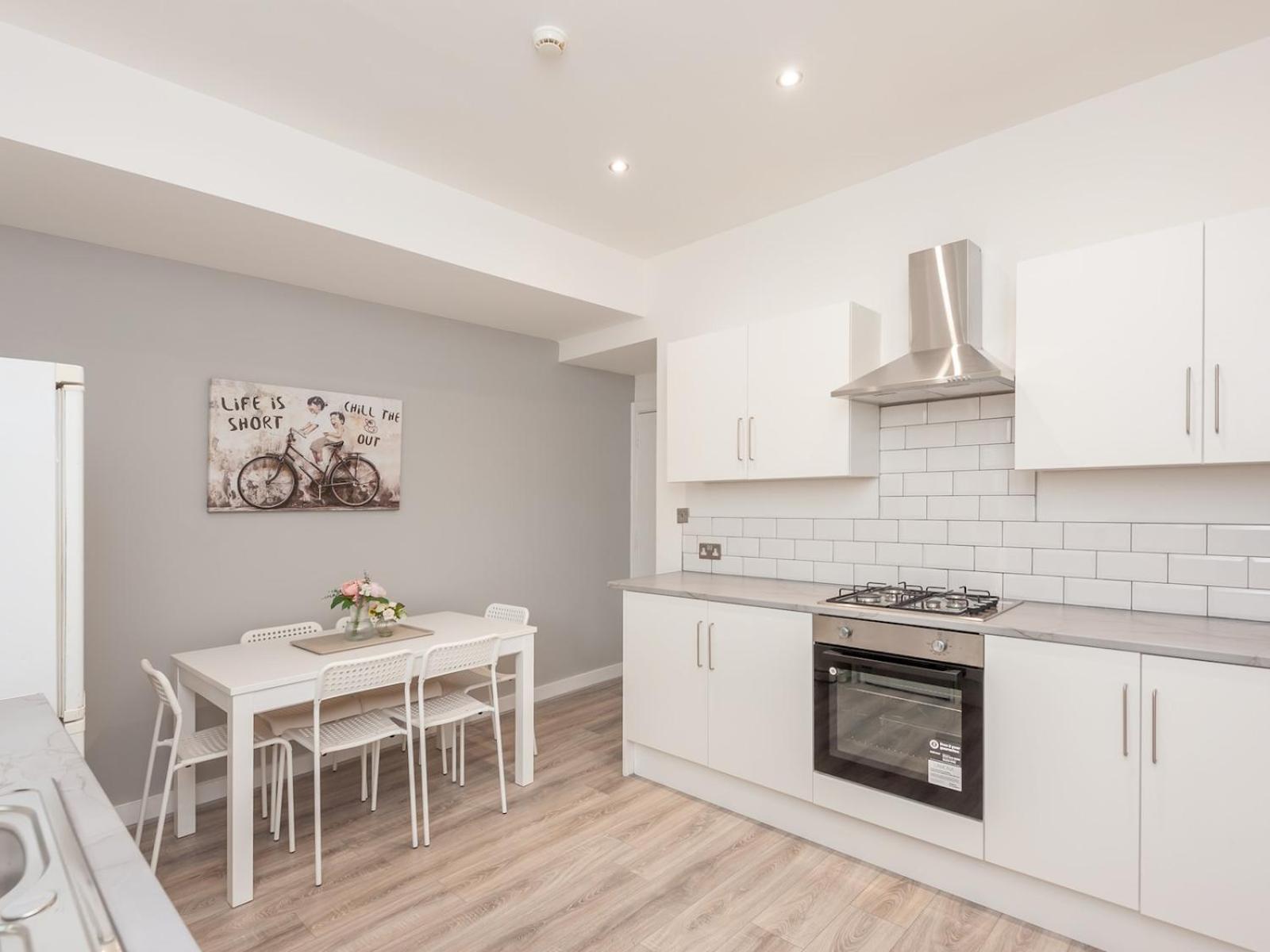 Spacious Retreat Near Centre Pass The Keys Leeds (West Yorkshire)