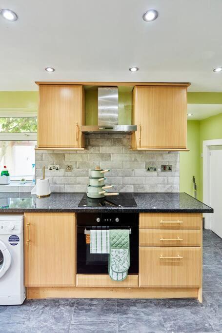 *little Haven In Leeds* ¤private Parking¤ Ensuite Leeds (West Yorkshire)