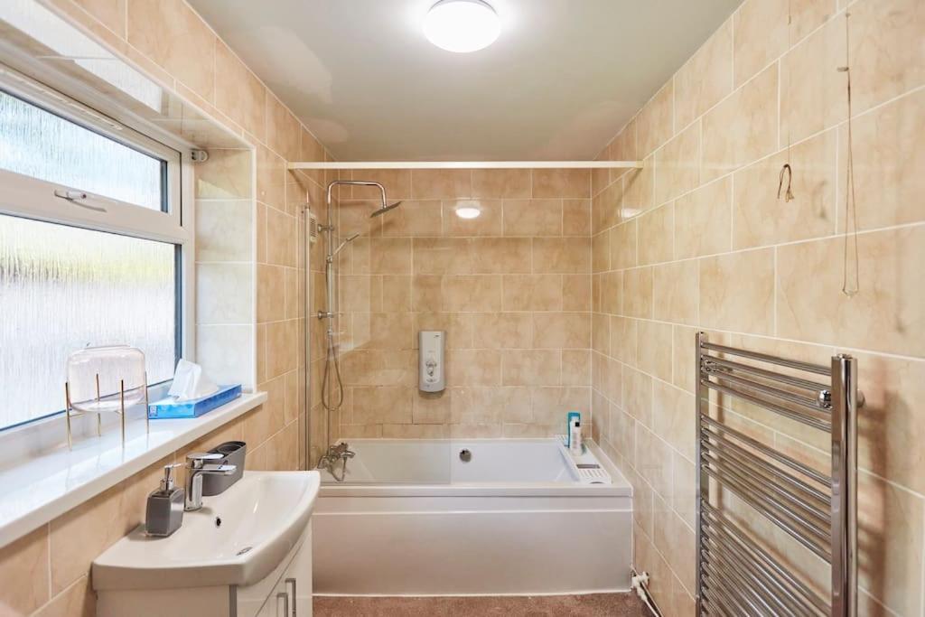 *little Haven In Leeds* ¤private Parking¤ Ensuite Apartment Leeds (West Yorkshire)