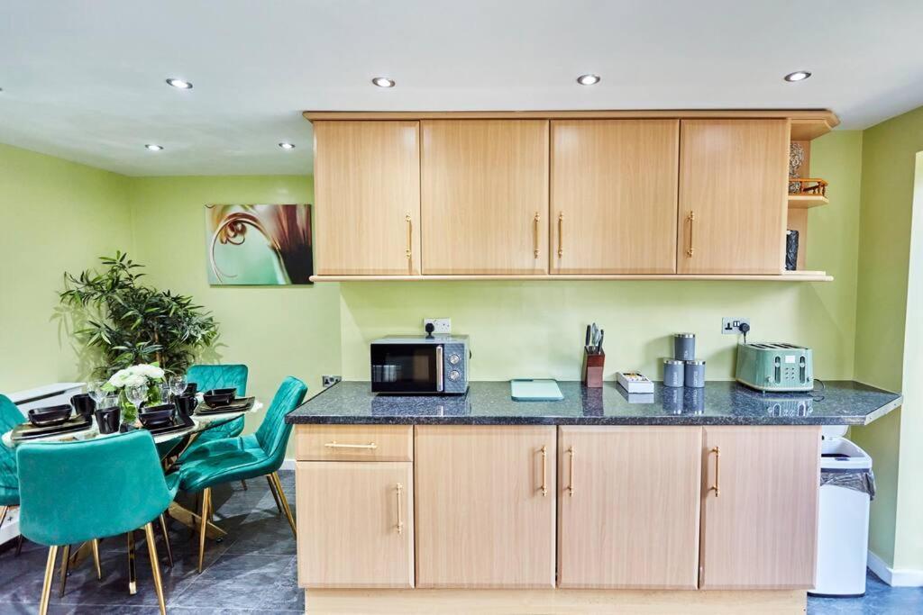 *little Haven In Leeds* ¤private Parking¤ Ensuite Apartment Leeds (West Yorkshire)