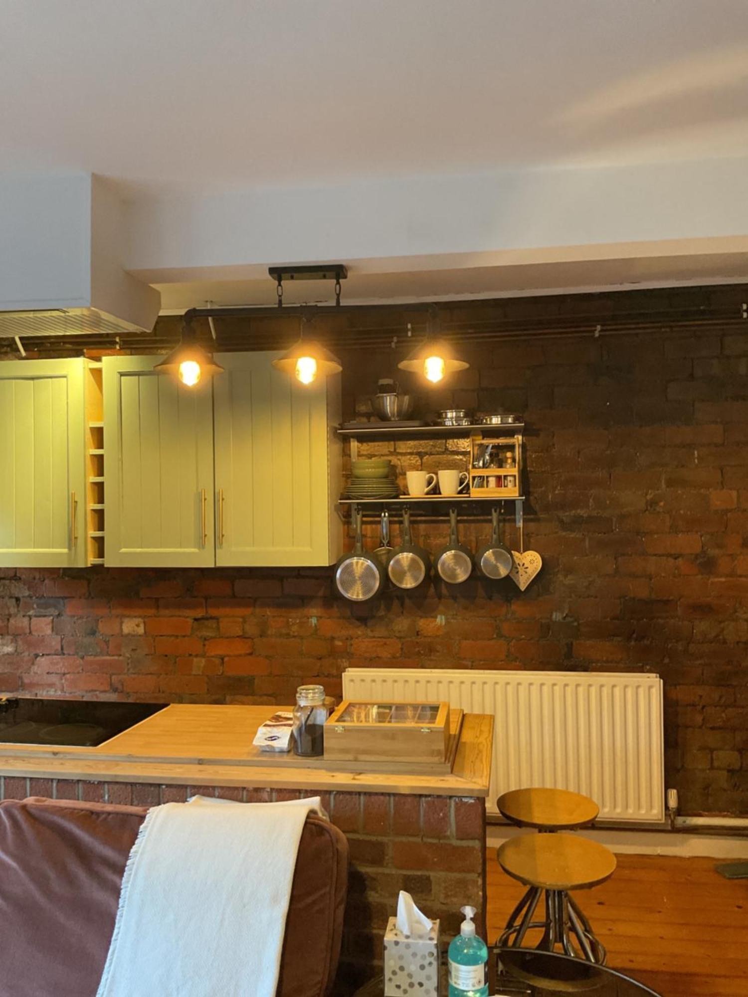 Apartment Rock -near Centre-free On Street Parking-free Wi-fi