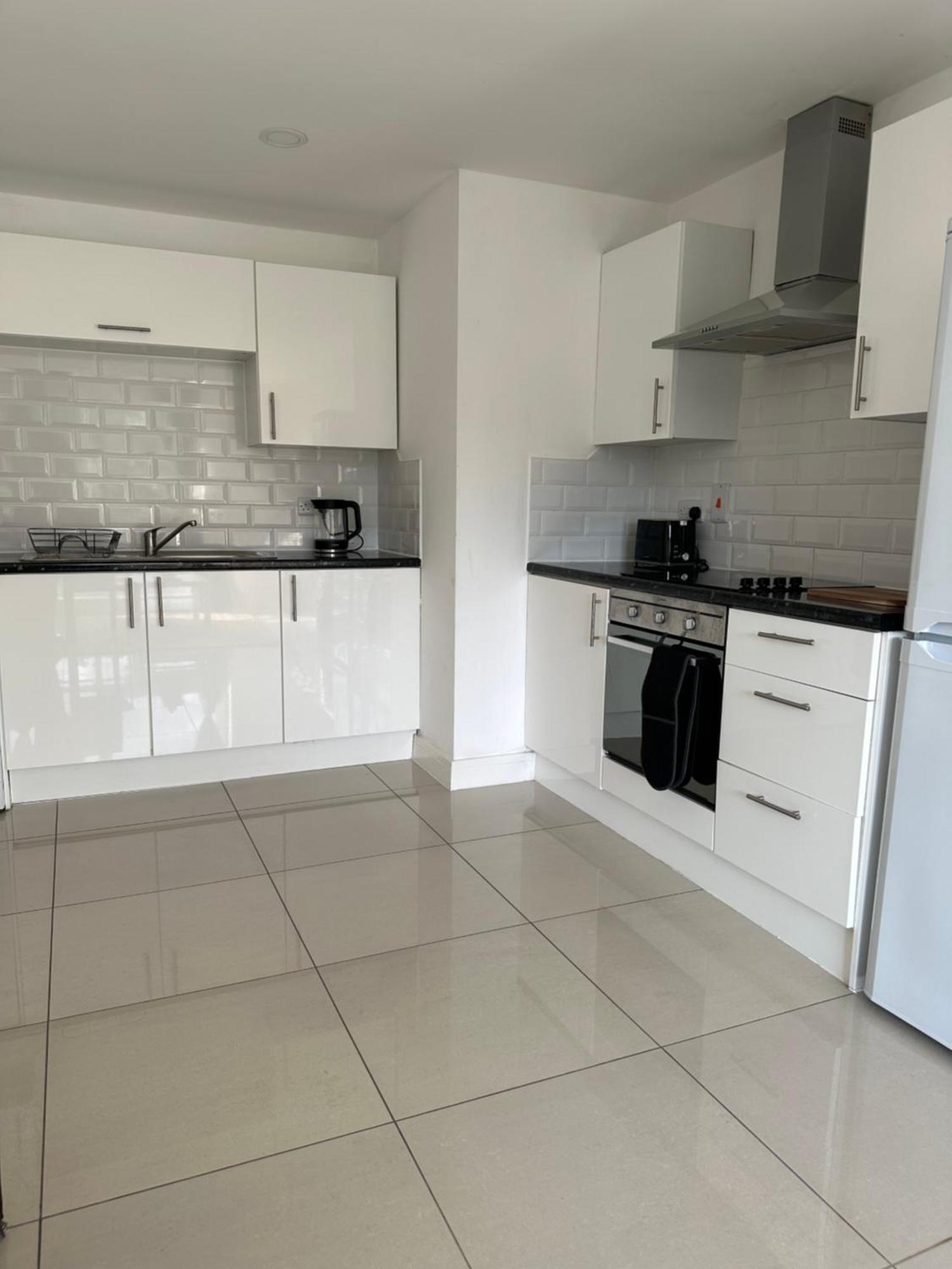 3 Bed Cozy - Next To Leeds Centre & Apartment *
