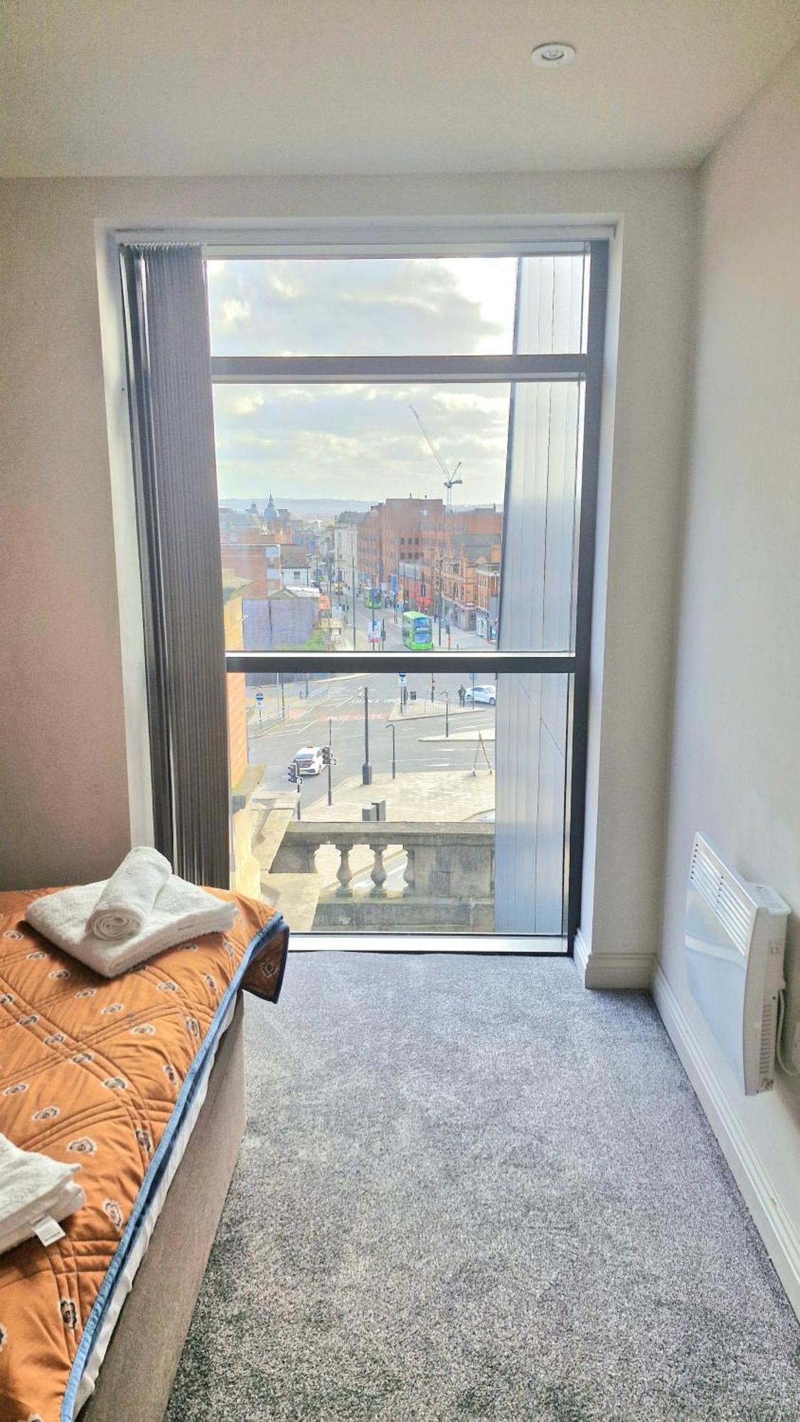 Apartment Mpl Luxury City - Free Netflix & Prime - First Direct Arena- Trinity Shopping - Sleeps 3-4 *