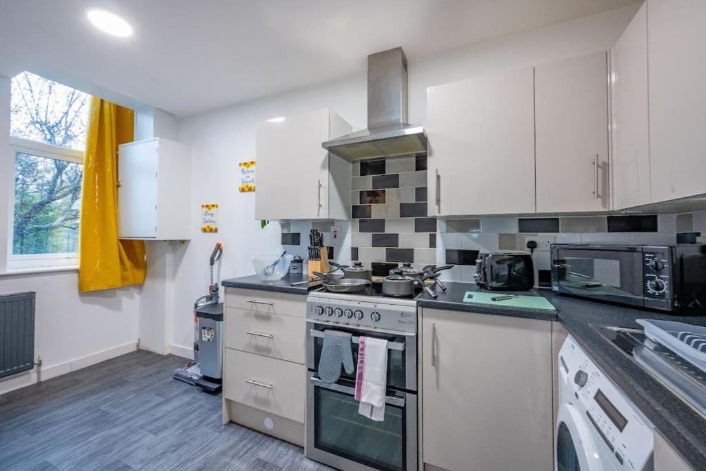*f18gh* For Relaxed & Cosy Stay/free Parking/wifi * Leeds (West Yorkshire)