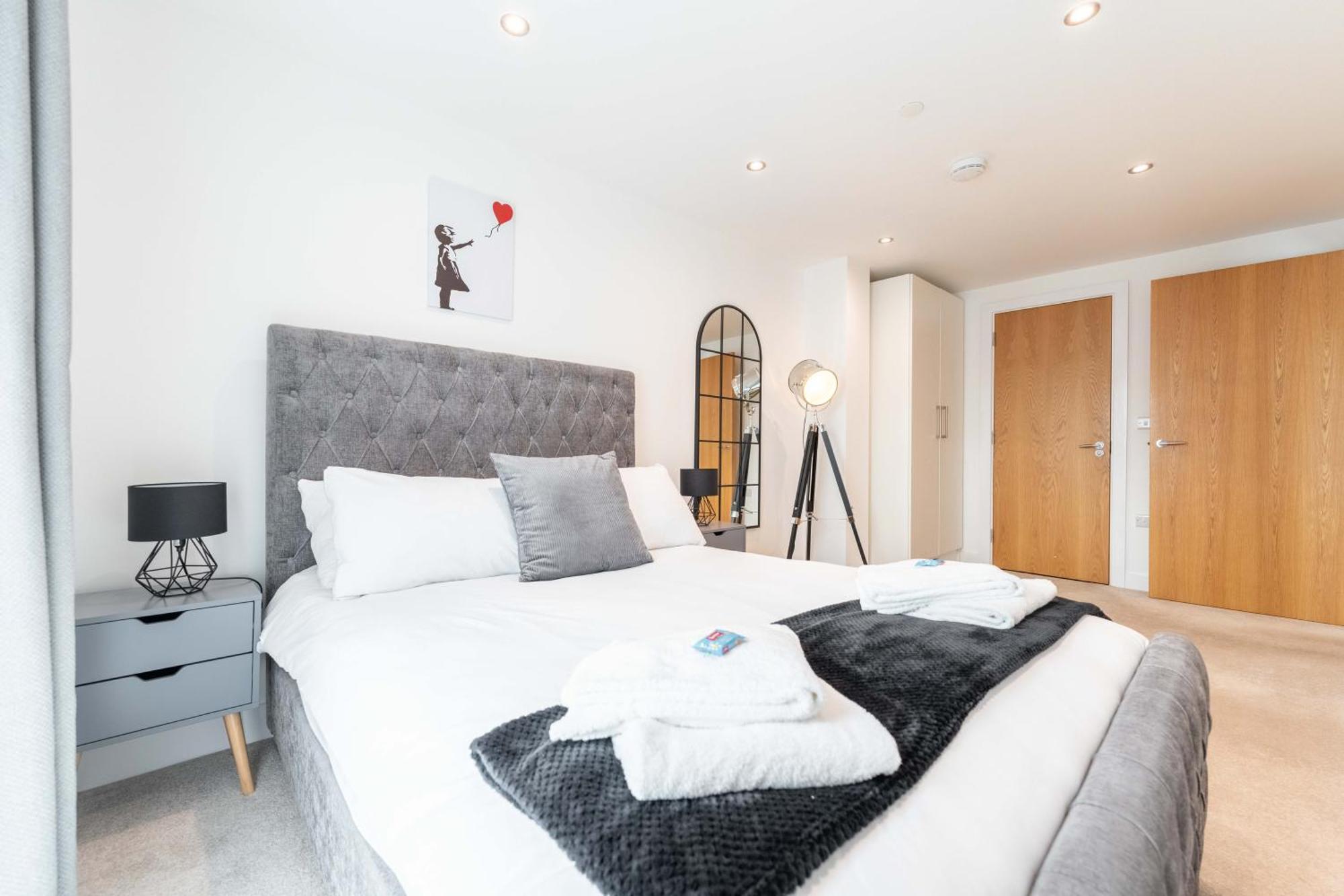 Luxury 2-bedroom In Leeds Centre Close To Attractions Apartment *