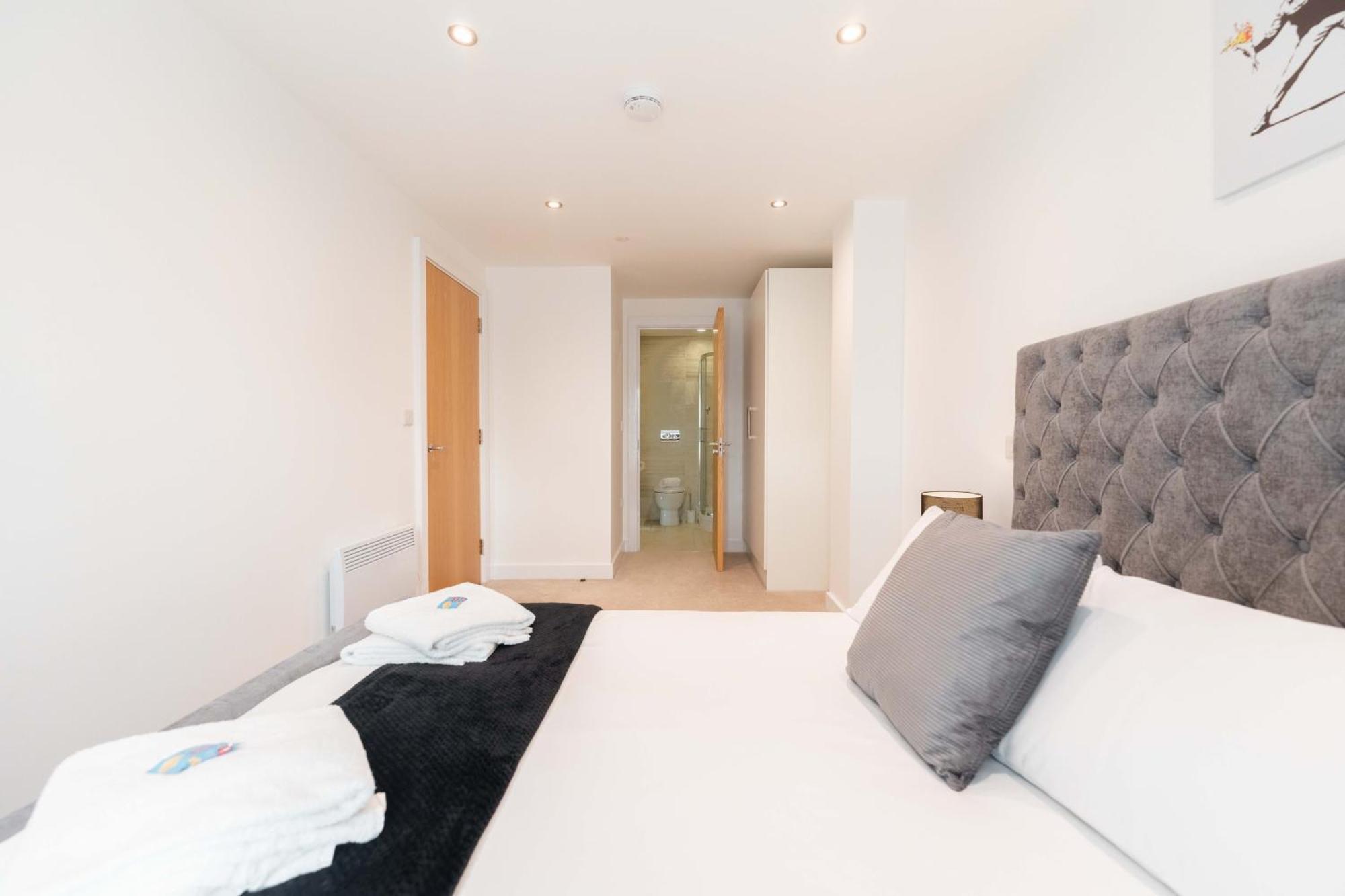 Luxury 2-bedroom In Leeds Centre Close To Attractions Apartment