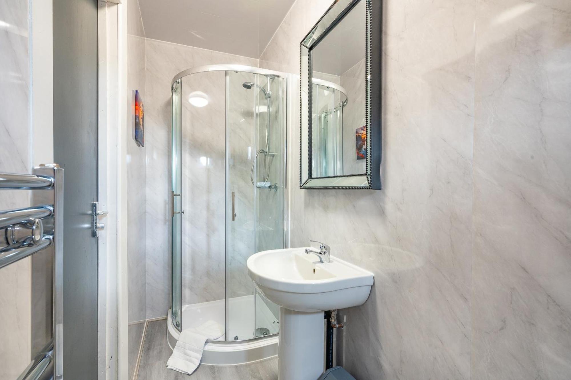 *ra246* For Your Relaxed & Cosy + Free Parking + Free Fast Wifi * Leeds (West Yorkshire)