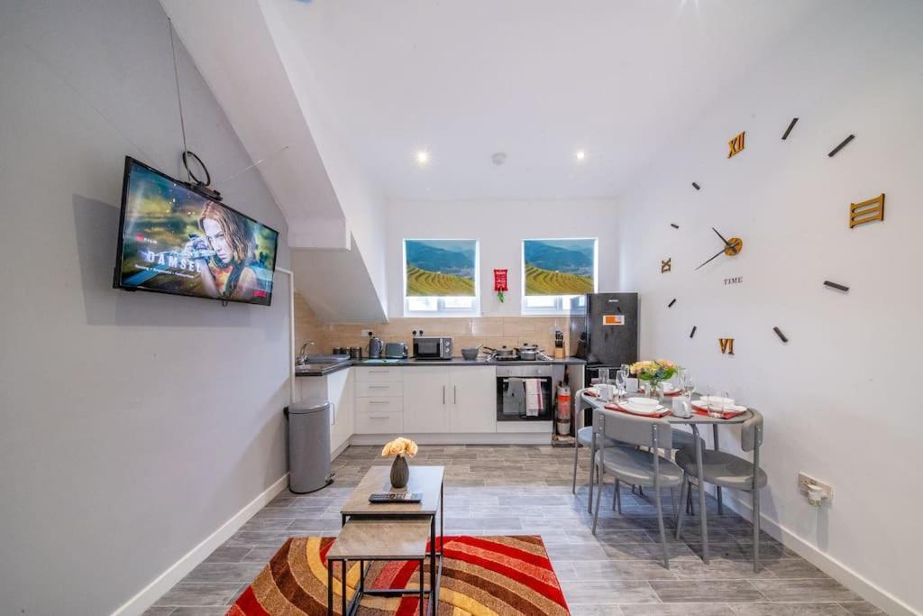 Apartment *fl1k* For Your Relaxed & Cosy + Free Parking + Free Fast Wifi Leeds (West Yorkshire)