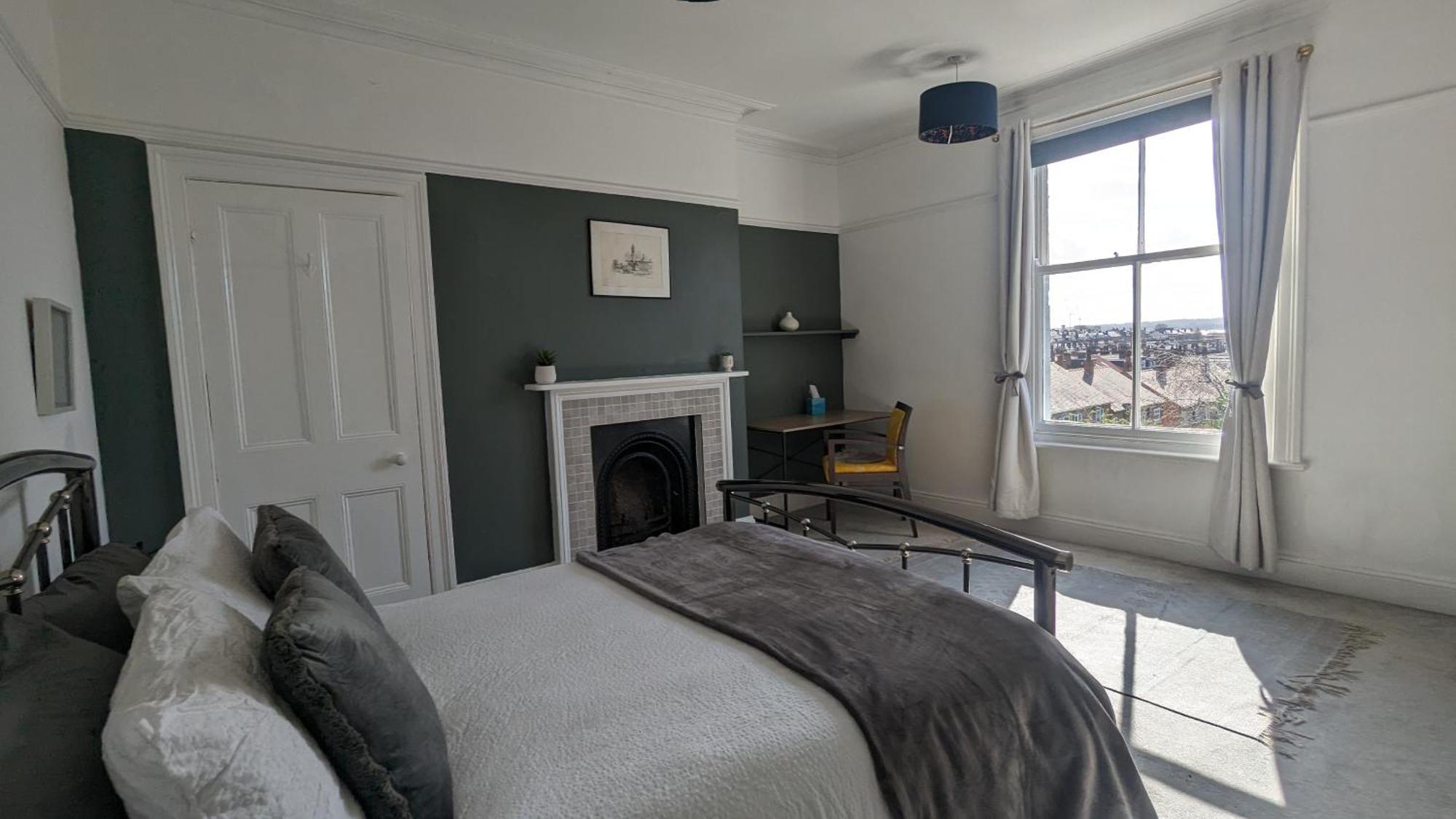 Holiday home Spacious Home, By Headingley Stadium, Lgi, Leeds Arena, And The Of Leeds *