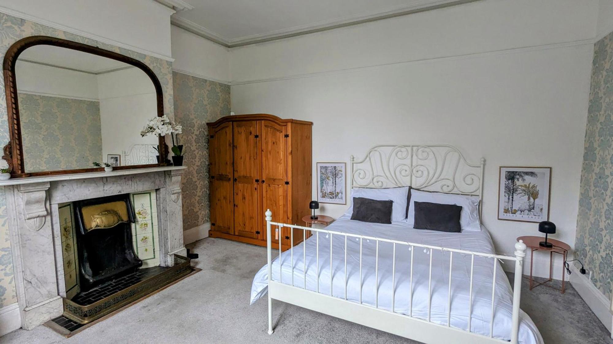 Holiday home Spacious Home, By Headingley Stadium, Lgi, Leeds Arena, And The Of Leeds