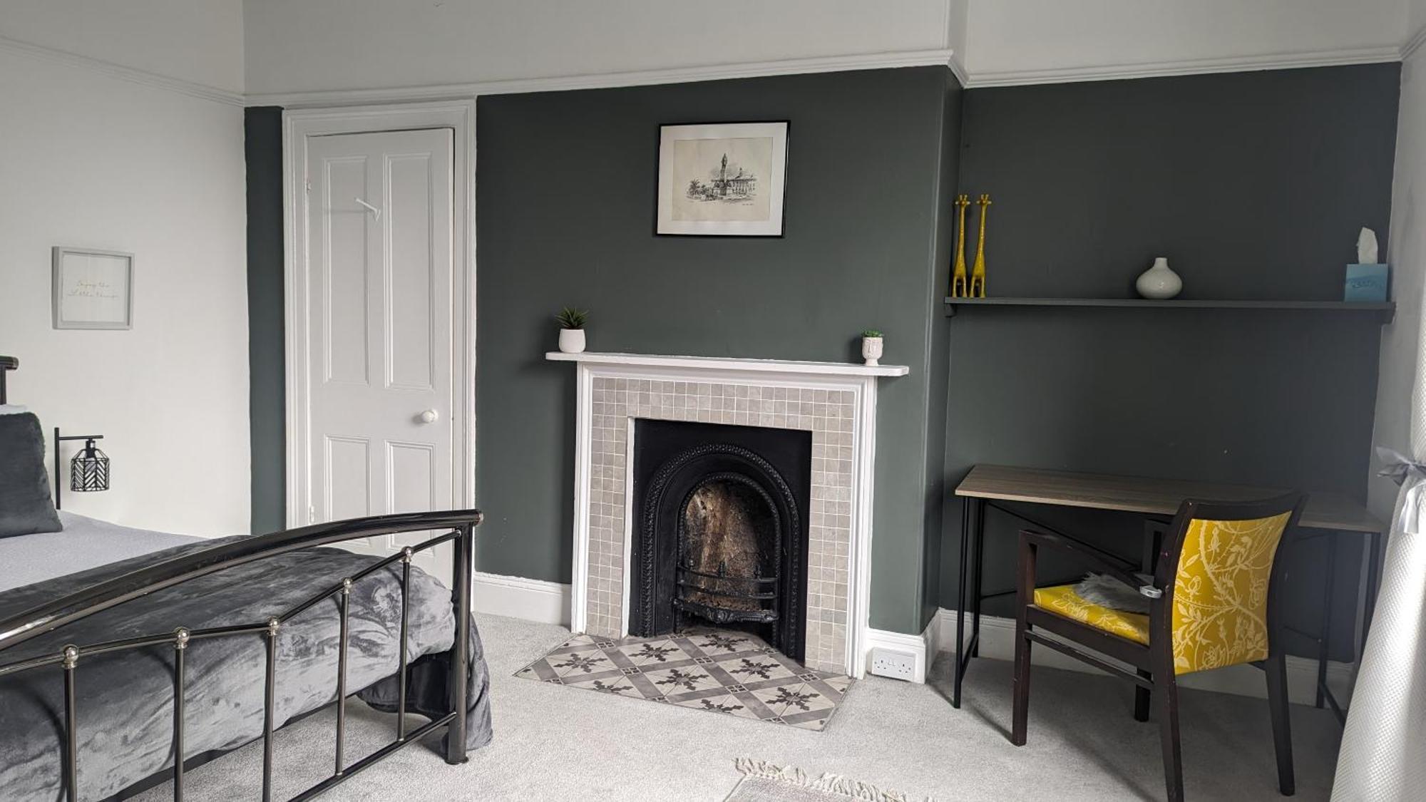 Holiday home Spacious Home, By Headingley Stadium, Lgi, Leeds Arena, And The Of Leeds *