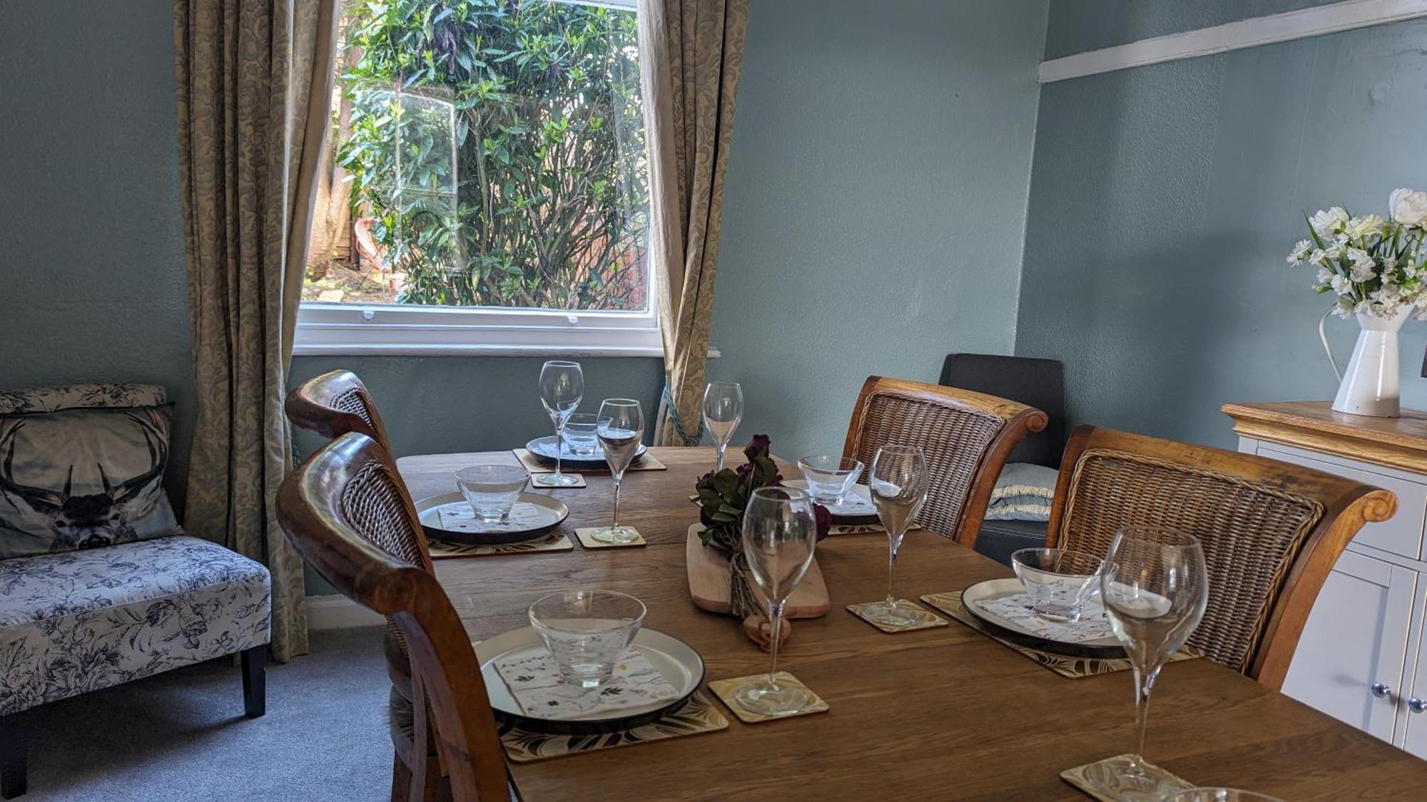 Spacious Home, By Headingley Stadium, Lgi, Leeds Arena, And The Of Leeds * Leeds (West Yorkshire)