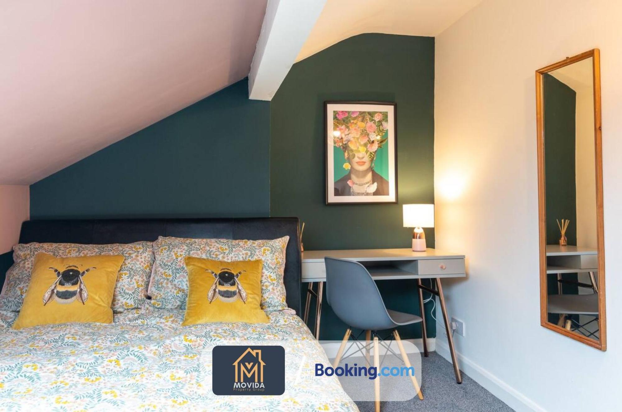 The Hyde Away: Chic Urban Two-bedroom House Apartment