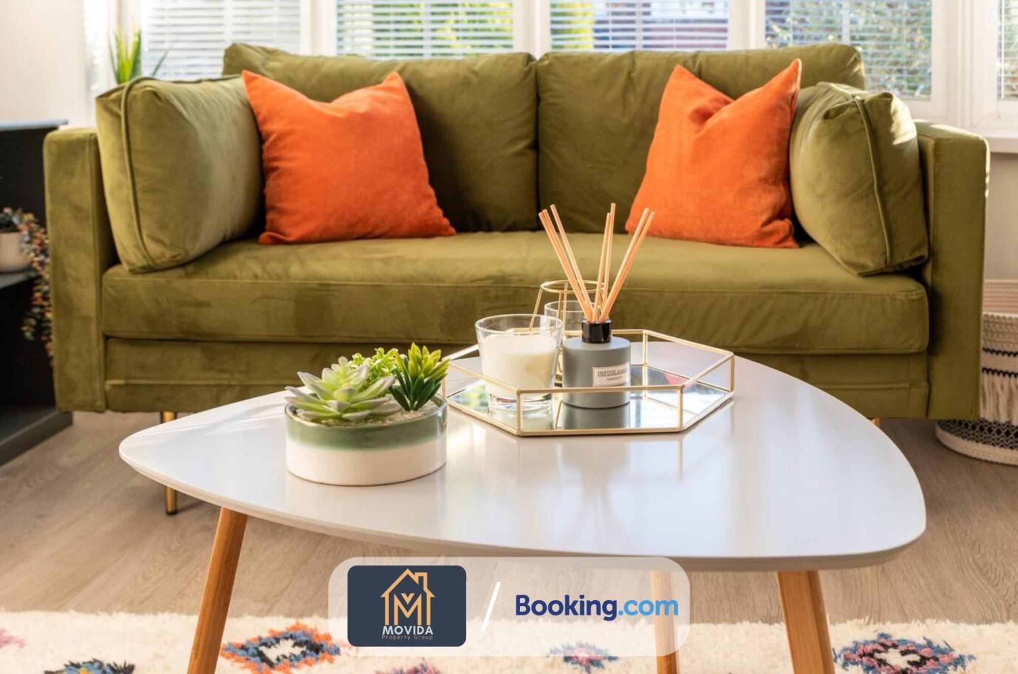 Movida Modern: 6-bedroom House With Games Holiday home