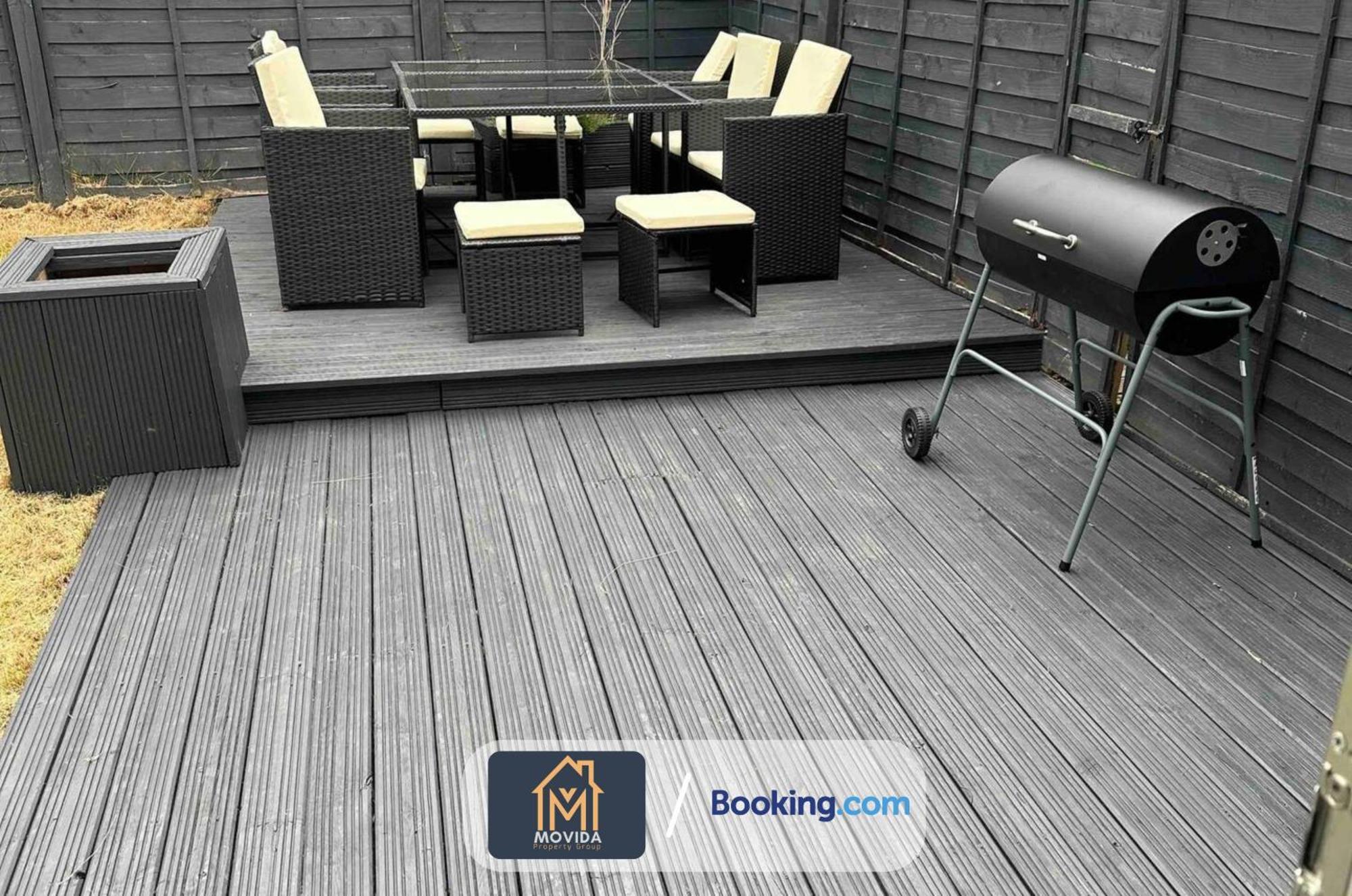 Holiday home Movida Modern: 6-bedroom House With Games *