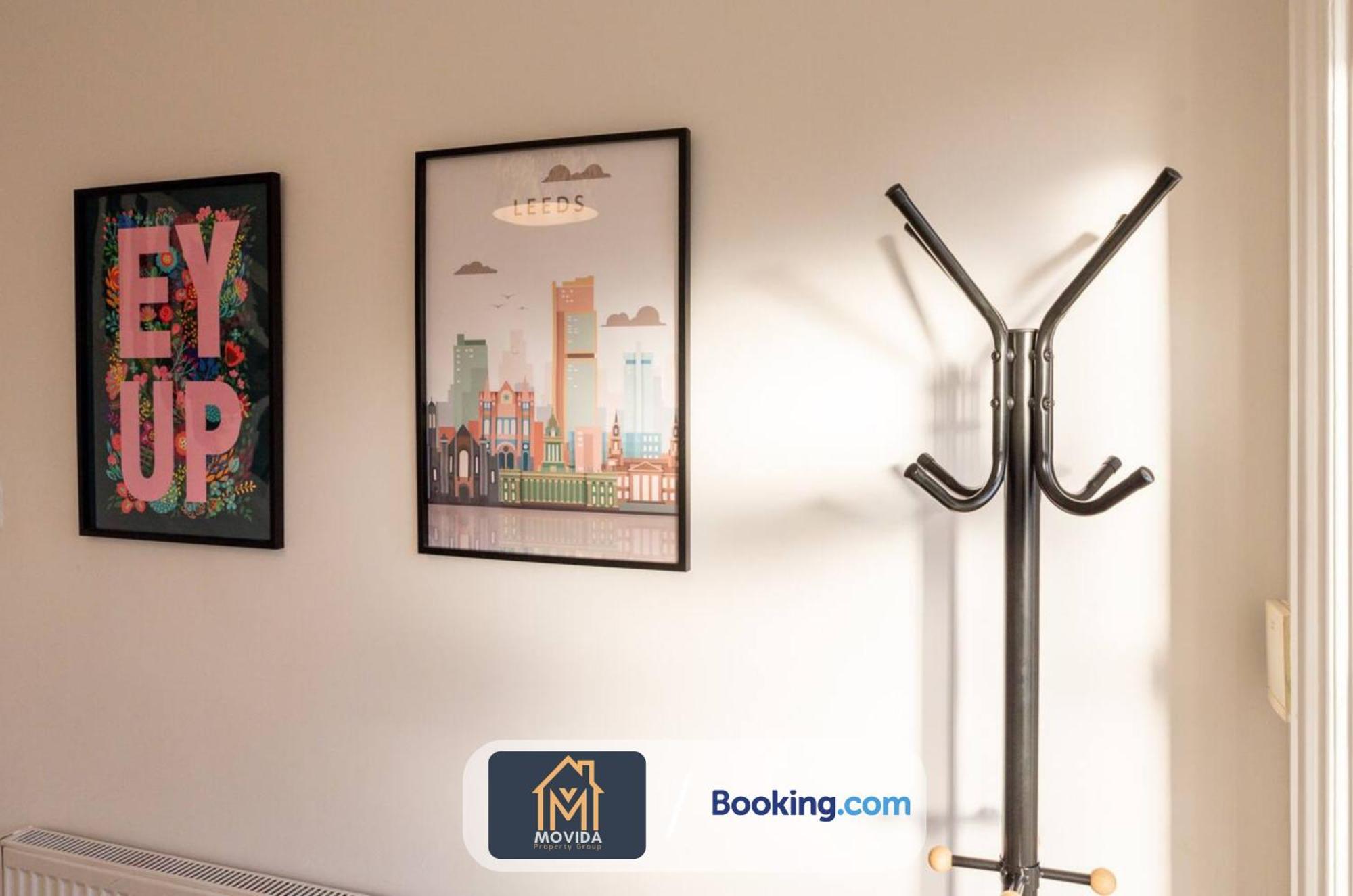 Movida Modern: 6-bedroom House With Games * Leeds (West Yorkshire)