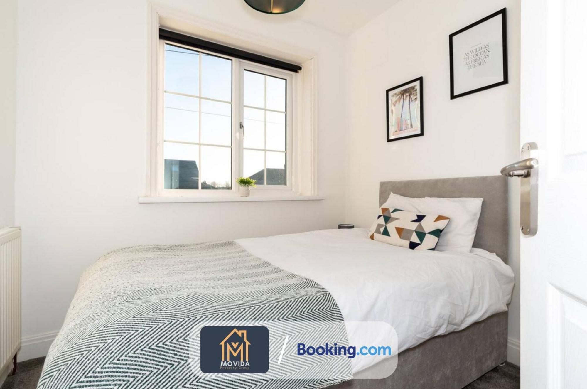Holiday home Movida Modern: 6-bedroom House With Games