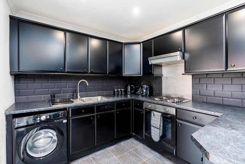 Dawlish House - Newly Refurbished Gem * Leeds (West Yorkshire)