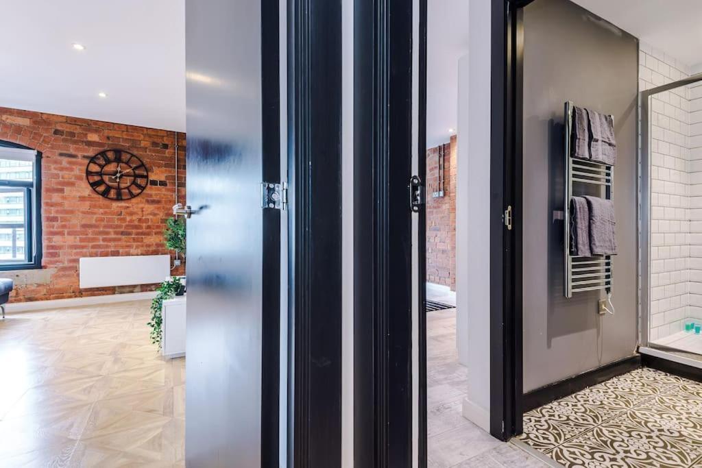 Luxury Oversized With Signature Bathroom Apartment