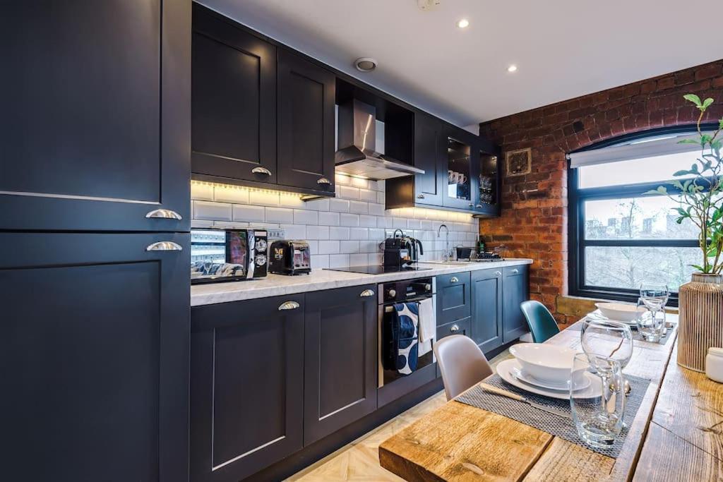 Apartment Luxury Oversized With Signature Bathroom