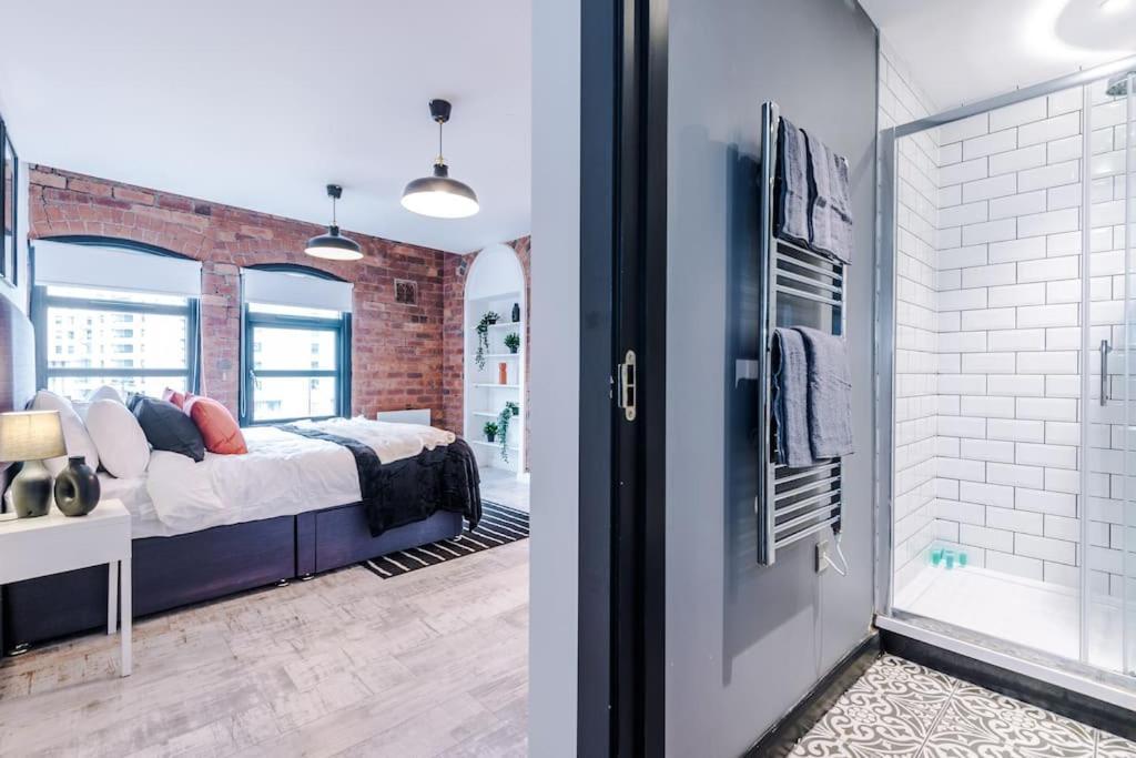 Luxury Oversized With Signature Bathroom Apartment *