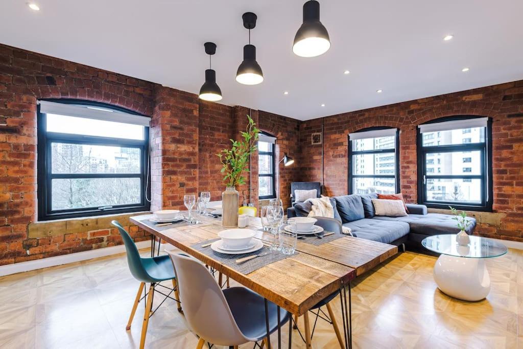 Luxury Oversized With Signature Bathroom Apartment Leeds (West Yorkshire)