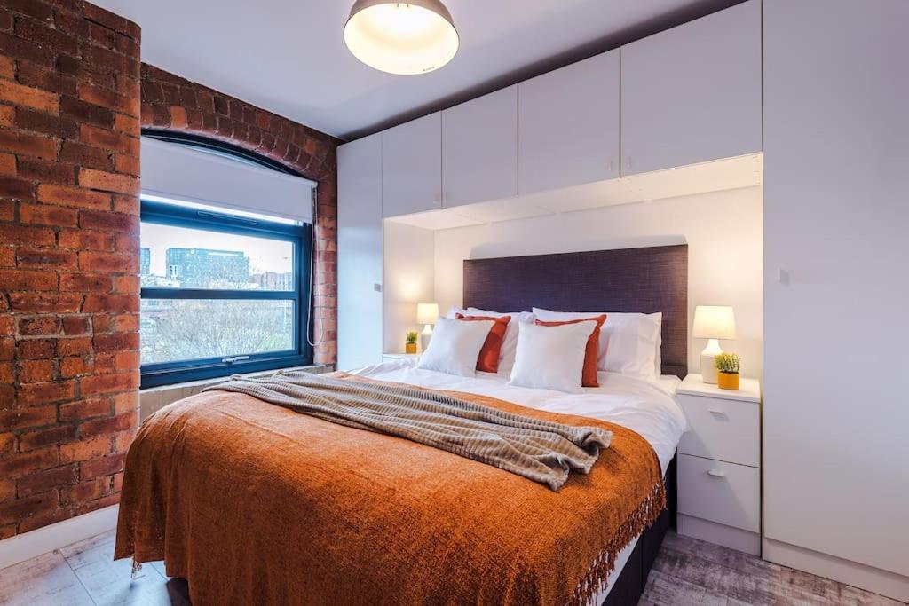 Luxury Oversized With Signature Bathroom Apartment *