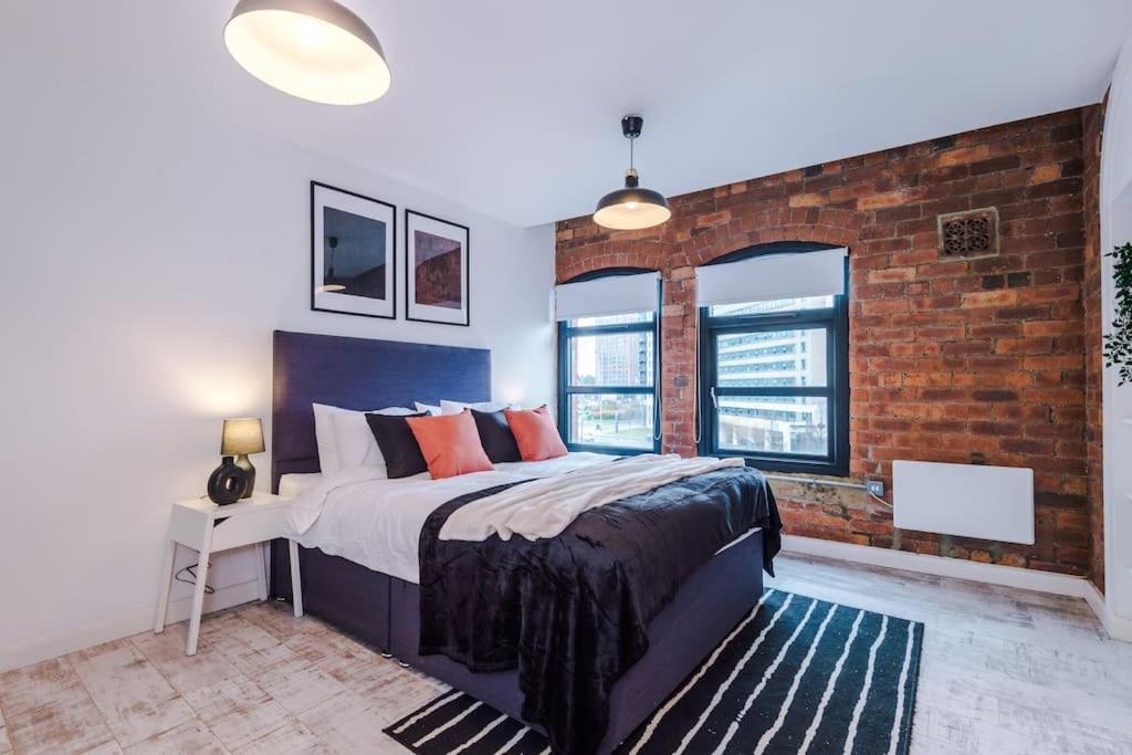 Luxury Oversized With Signature Bathroom Apartment Leeds (West Yorkshire)