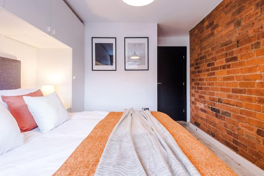 Apartment Luxury Oversized With Signature Bathroom