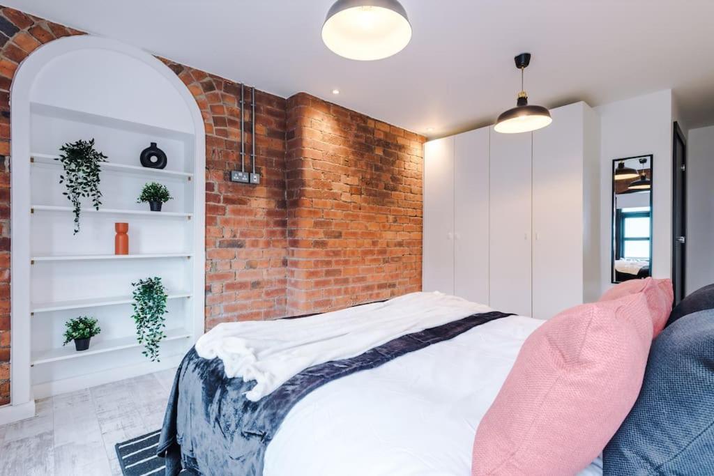 Apartment Luxury Oversized With Signature Bathroom