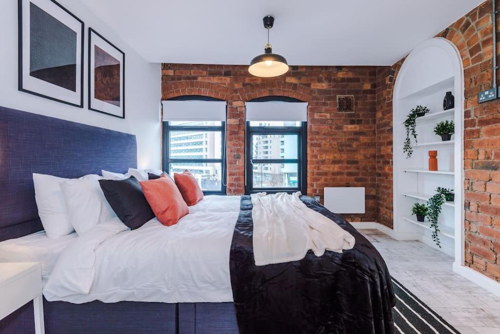 Luxury Oversized With Signature Bathroom Apartment Leeds (West Yorkshire)