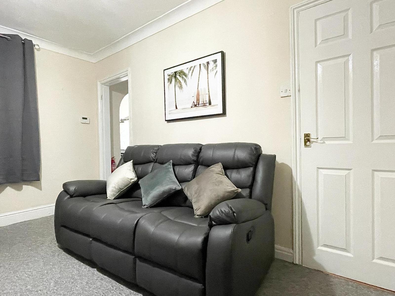Holiday home Cosy Home, Family & Contractor Friendly 4 Bedroom Near Centre, Sleeps 7