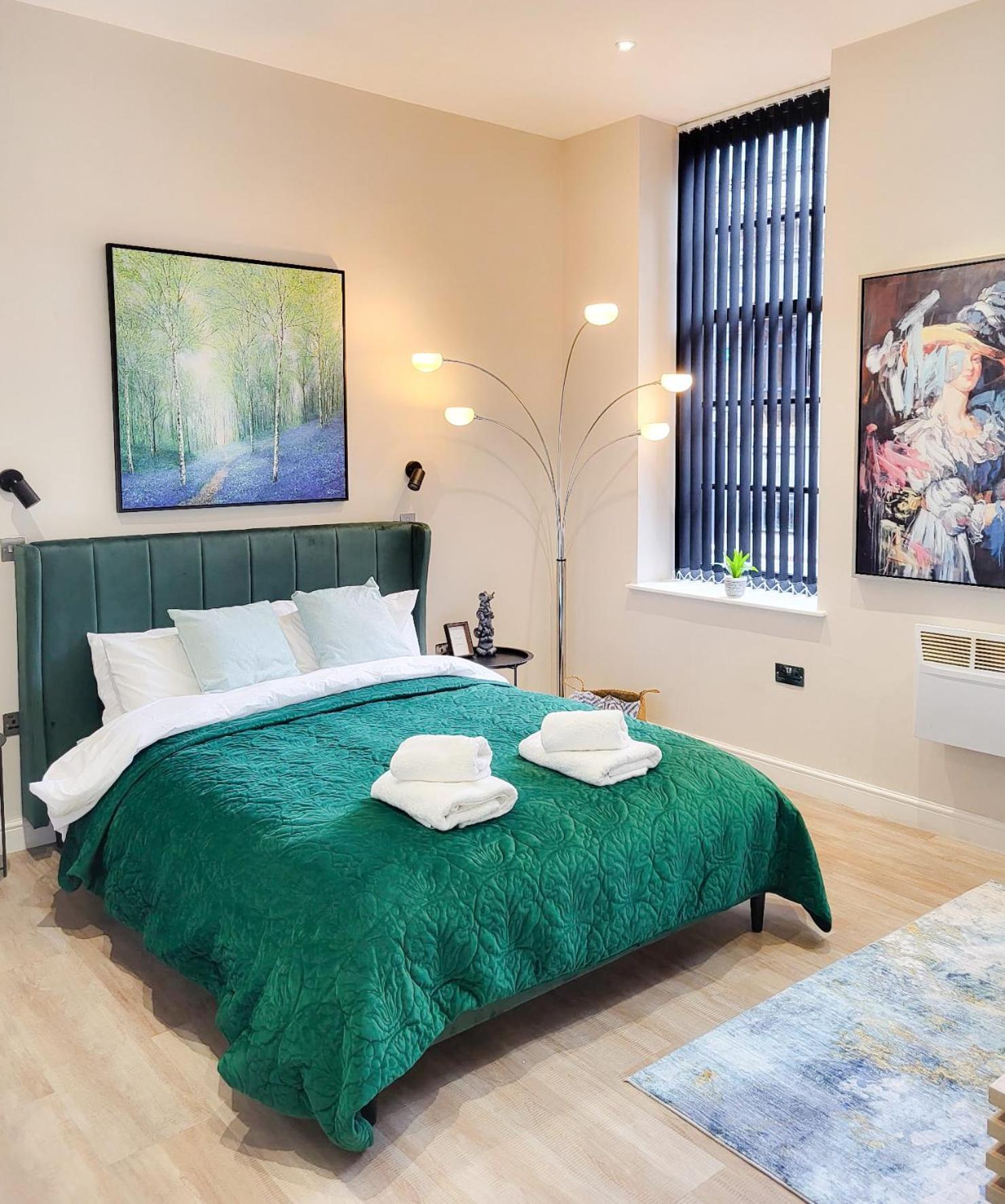 Beautiful & Location & King Size Bed * Leeds (West Yorkshire)