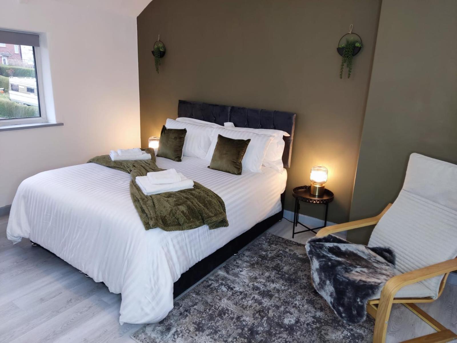 Comfortable 3 Bedrooms Leeds Beach House - Ideal For Family And Contractors With Free Parking For 2 Cars - Free Wifi - Projector - Smart Light * Leeds (West Yorkshire)