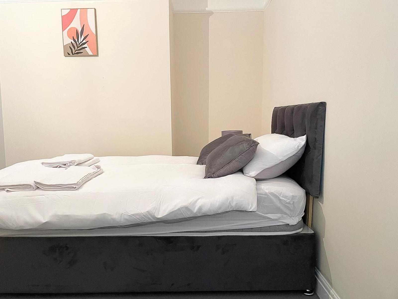 Cosy Home, Family & Contractor Friendly 4 Bedroom Near Centre, Sleeps 7 Leeds (West Yorkshire)