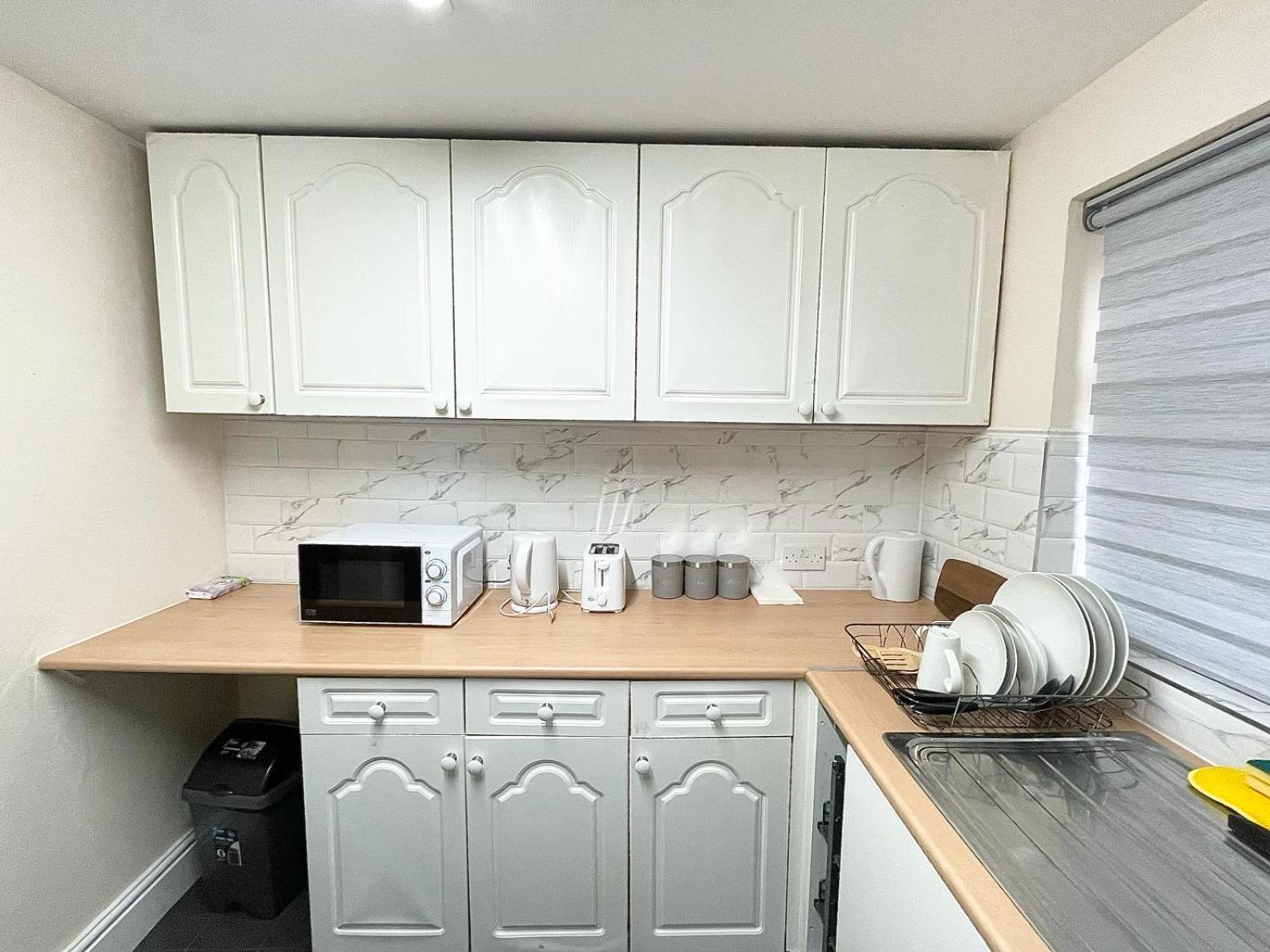 Holiday home Cosy Home, Family & Contractor Friendly 4 Bedroom Near Centre, Sleeps 7