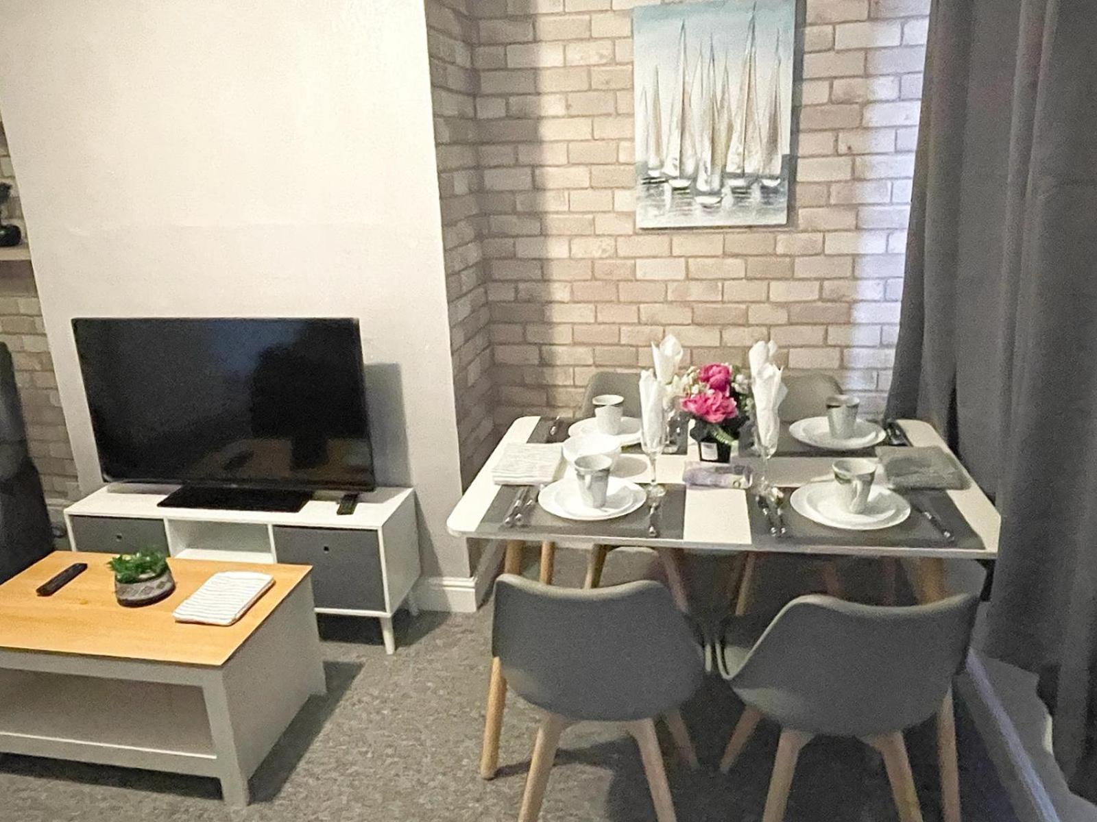 Holiday home Cosy Home, Family & Contractor Friendly 4 Bedroom Near Centre, Sleeps 7