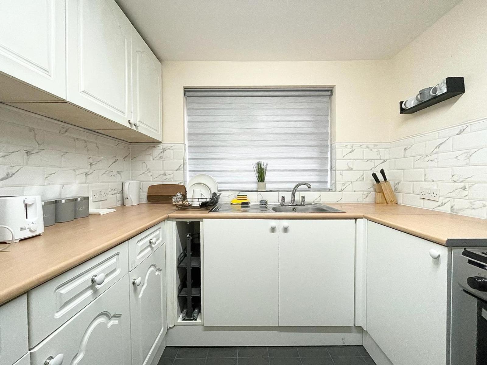 Cosy Home, Family & Contractor Friendly 4 Bedroom Near Centre, Sleeps 7 Holiday home Leeds (West Yorkshire)