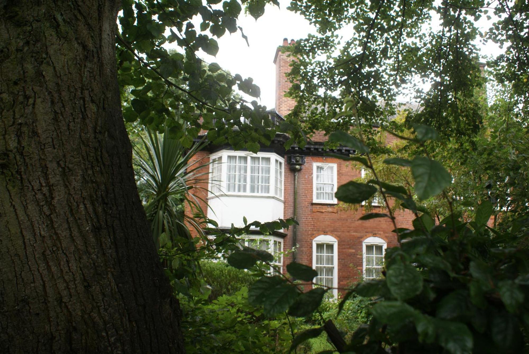 Haley's 3* Leeds (West Yorkshire)