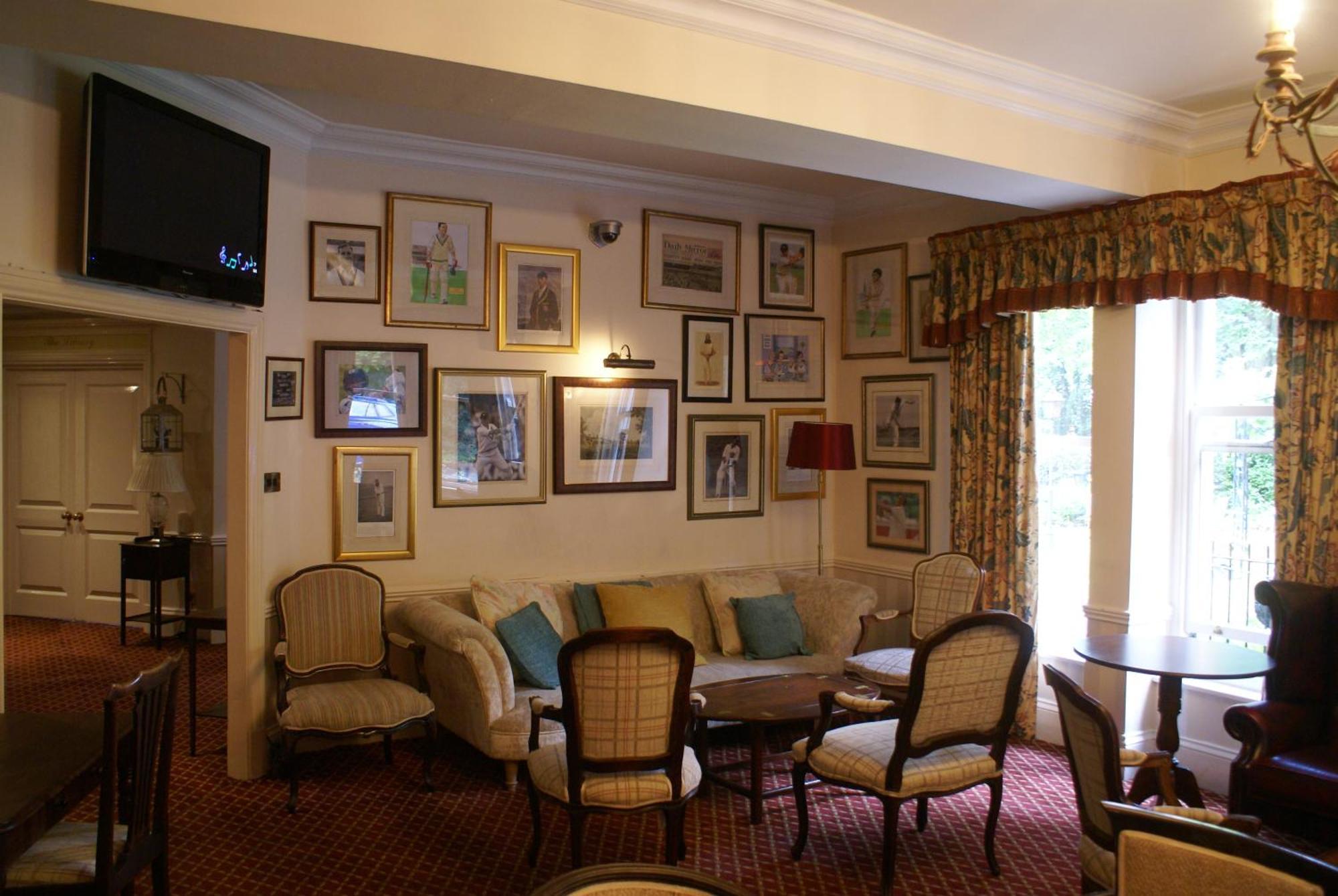 Haley's Hotel 3*