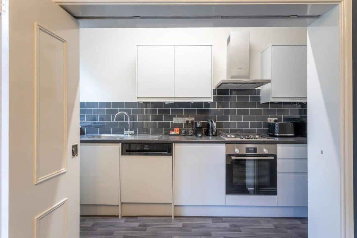 Beautiful In A Stone Built Victorian * Leeds (West Yorkshire)