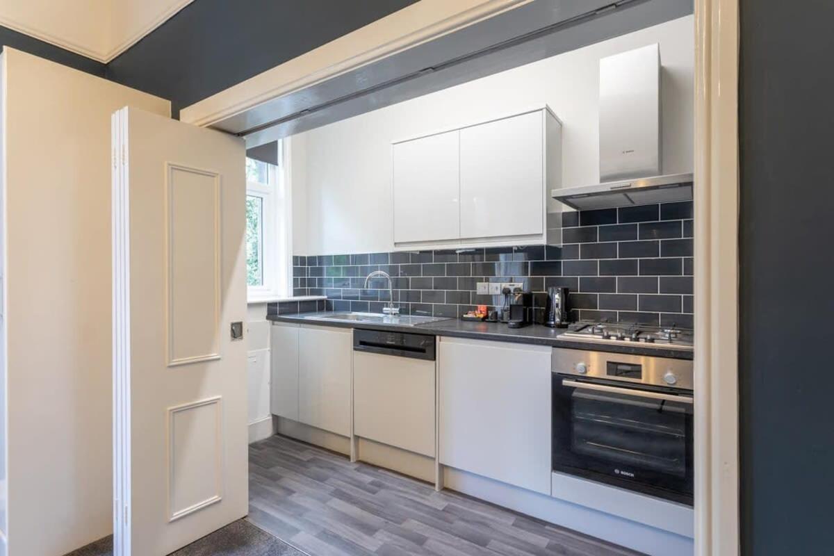 Beautiful In A Stone Built Victorian Apartment Leeds (West Yorkshire)