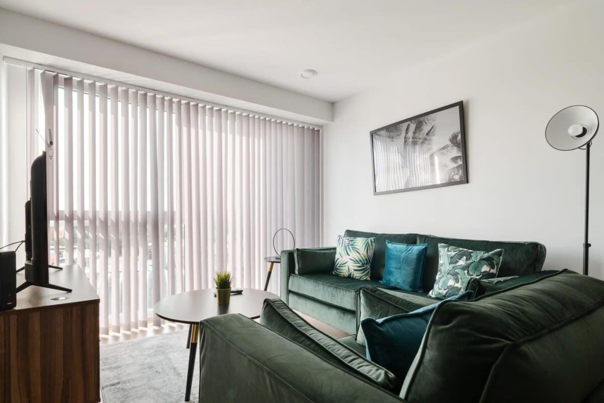 Beautiful 2 Bed In A Converted Mill Apartment *