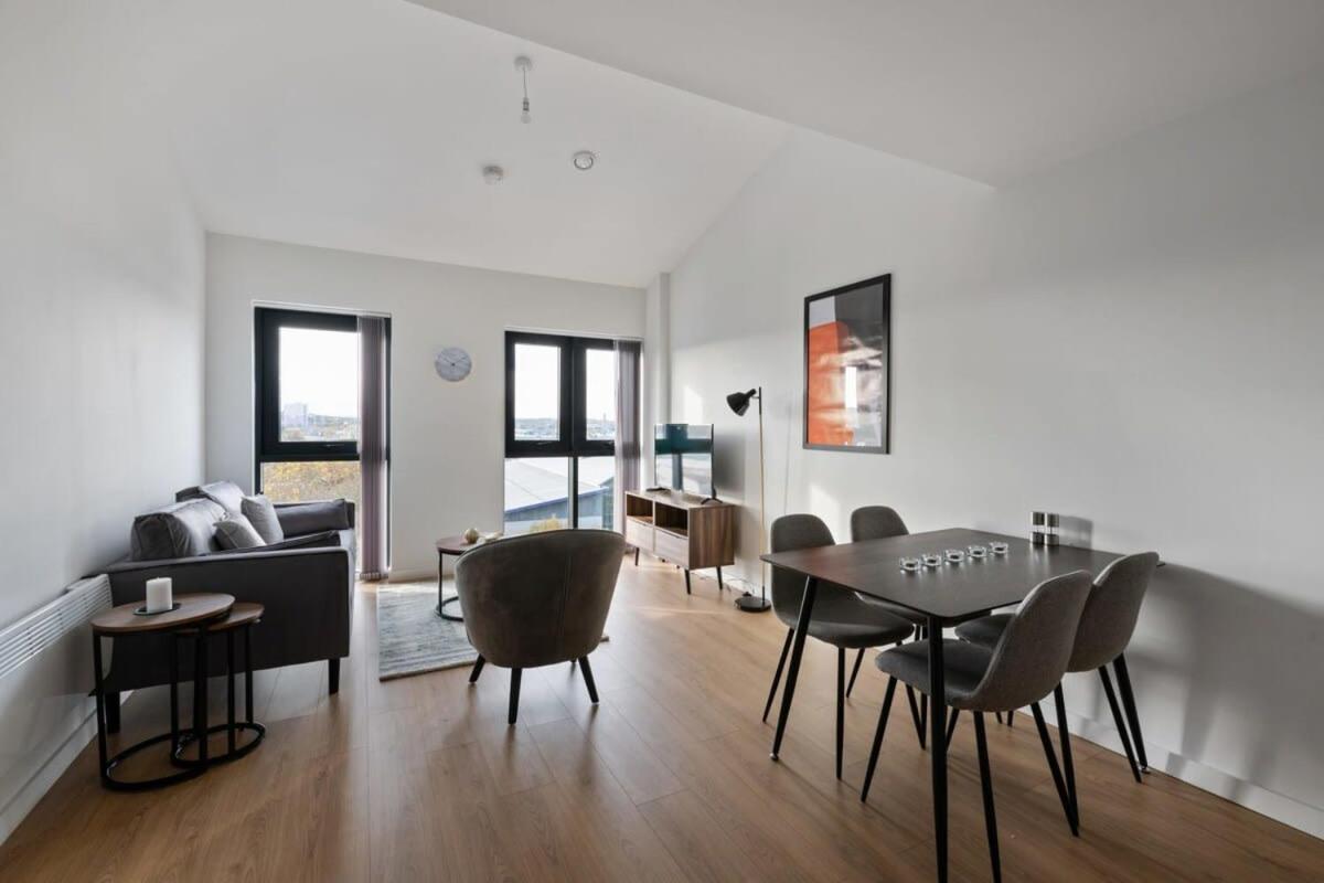 Beautiful 2 Bedroom In A Converted Mill Apartment